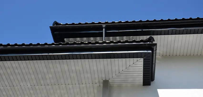 Roof Overhang Repair in Edmond